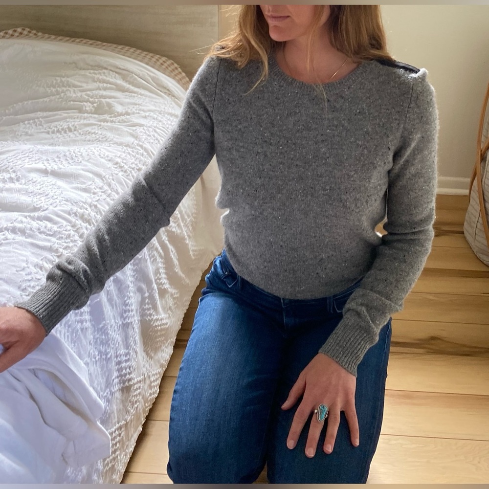 Aqua 100% Cashmere Sweater in Grey